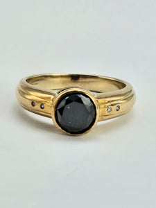 0998: Vintage: 9ct Gold Black Diamond White Diamonds Signet Ring- salt & pepper, eye candy