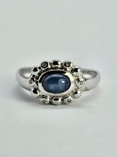 Cargar imagen en el visor de la galería, 1324: Vintage: Statement 9ct White Gold Star Sapphire Diamonds Cocktail Ring- rare and very fine example
