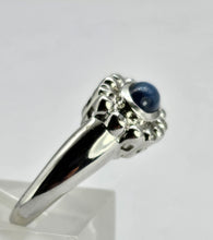 Cargar imagen en el visor de la galería, 1324: Vintage: Statement 9ct White Gold Star Sapphire Diamonds Cocktail Ring- rare and very fine example
