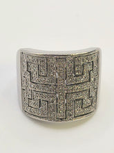 Cargar imagen en el visor de la galería, 1100: Vintage: 9ct White Gold Large Greek Key Diamonds Statement Ring - amazing

