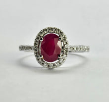 Cargar imagen en el visor de la galería, 1015: Vintage: 18ct White Gold Blood Red Ruby Diamonds Cluster Ring- Exquisit
