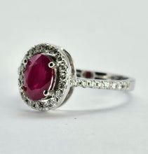 Cargar imagen en el visor de la galería, 1015: Vintage: 18ct White Gold Blood Red Ruby Diamonds Cluster Ring- Exquisit
