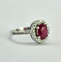 Cargar imagen en el visor de la galería, 1015: Vintage: 18ct White Gold Blood Red Ruby Diamonds Cluster Ring- Exquisit
