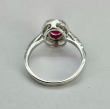 Cargar imagen en el visor de la galería, 1015: Vintage: 18ct White Gold Blood Red Ruby Diamonds Cluster Ring- Exquisit
