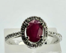 Cargar imagen en el visor de la galería, 1015: Vintage: 18ct White Gold Blood Red Ruby Diamonds Cluster Ring- Exquisit
