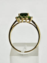 Cargar imagen en el visor de la galería, 0214:Vintage: 9ct Gold 15 Green Diopside Geometric Set Ring - a rare beauty
