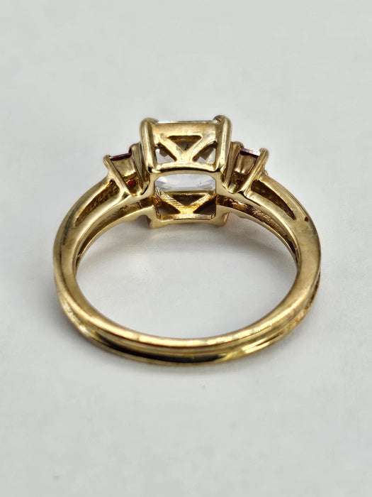 1037: Vintage: 9ct Gold Glacier Zircon Tequila Sapphires Dress Ring- gorgeous combination