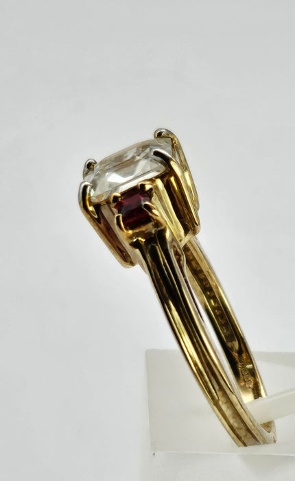 1037: Vintage: 9ct Gold Glacier Zircon Tequila Sapphires Dress Ring- gorgeous combination