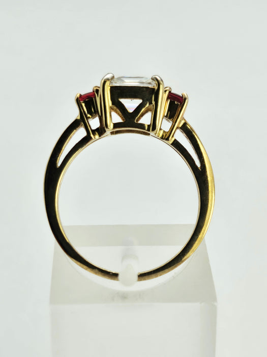 1037: Vintage: 9ct Gold Glacier Zircon Tequila Sapphires Dress Ring- gorgeous combination