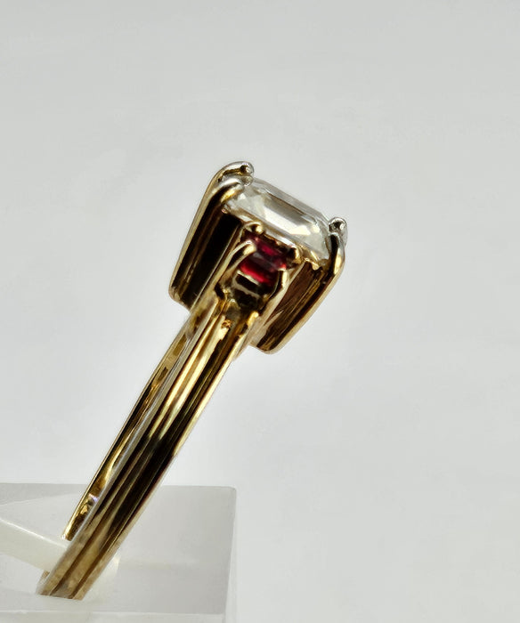 1037: Vintage: 9ct Gold Glacier Zircon Tequila Sapphires Dress Ring- gorgeous combination