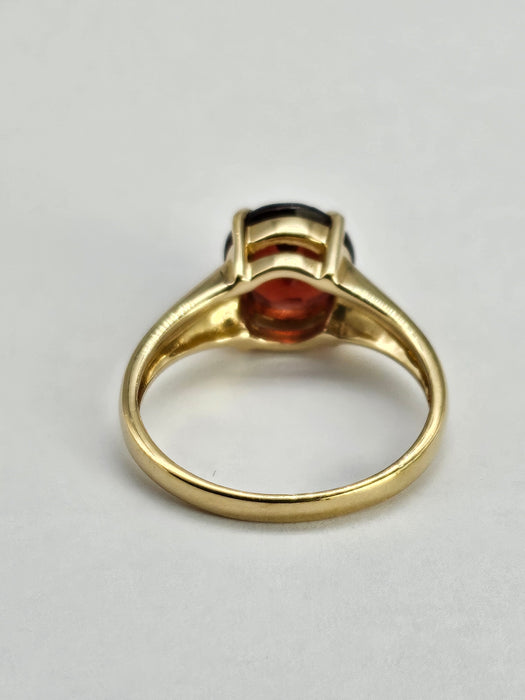 1293: Vintage: 9ct Gold Round Cut Almandine Garnet Solitaire Ring-