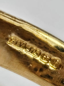 1298::Vintage: Dramatic 9ct Gold 38 Black 7 White Diamonds Statement Ring- enchanting design