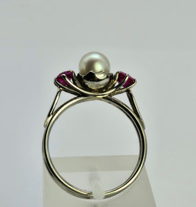 0810: Vintage: 18ct White Gold Cultured Pearl Rubies 3_Stone Ring- eclectic design
