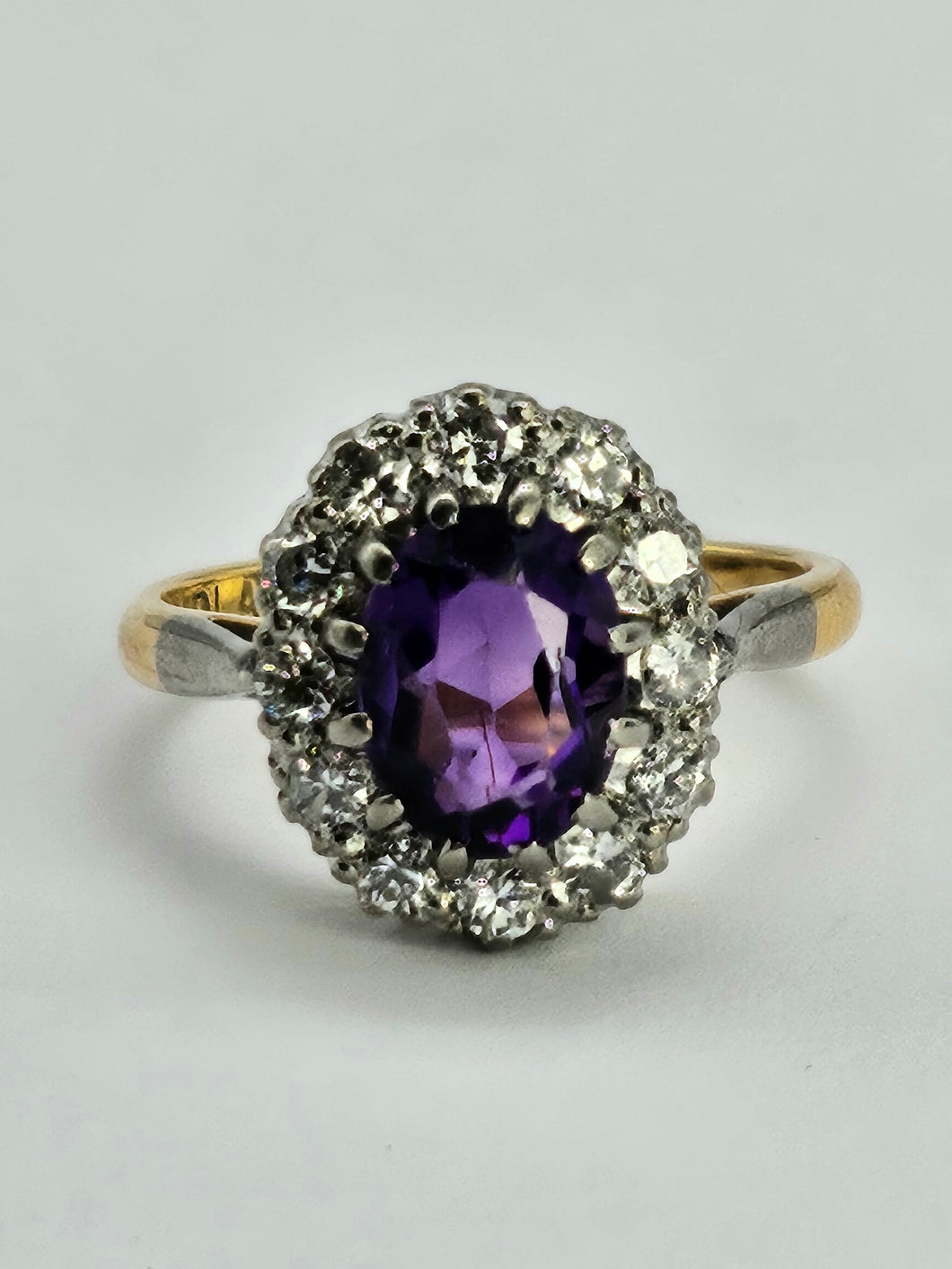 1071: Vintage: 18ct Gold Platinum Amethyst Diamonds Cluster Ring