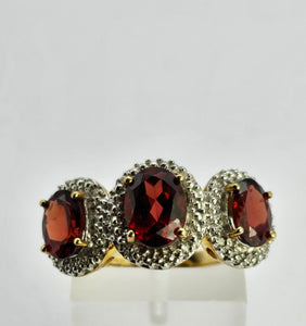 1317: Vintage: 9ct Gold Garnets Diamonds Trilogy Ring- Statement piece