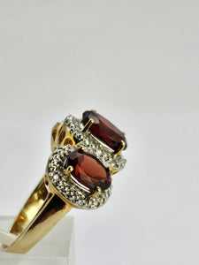 1317: Vintage: 9ct Gold Garnets Diamonds Trilogy Ring- Statement piece