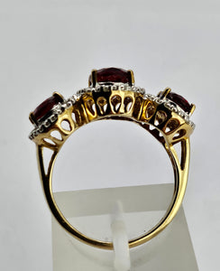 1317: Vintage: 9ct Gold Garnets Diamonds Trilogy Ring- Statement piece