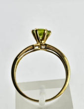 Load image into Gallery viewer, 1326: Vintage: 9ct Gold Round Cut Green Garnet Ring-lovely cut and colours
