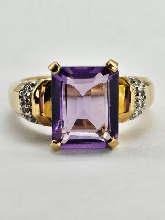 6337 Vintage: 9ct Gold Large Emerald Cut Amethyst Glacier Topaz Cocktail Ring