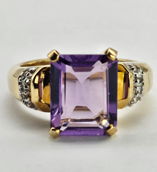 6337 Vintage: 9ct Gold Large Emerald Cut Amethyst Glacier Topaz Cocktail Ring
