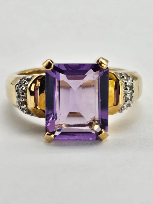 6337 Vintage: 9ct Gold Large Emerald Cut Amethyst Glacier Topaz Cocktail Ring