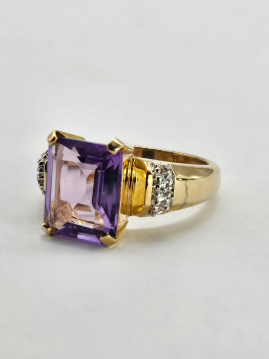 6337 Vintage: 9ct Gold Large Emerald Cut Amethyst Glacier Topaz Cocktail Ring