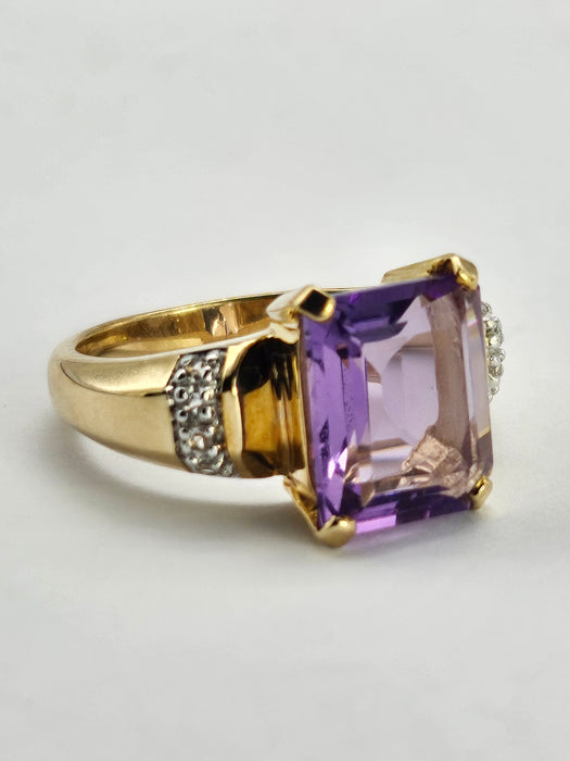6337 Vintage: 9ct Gold Large Emerald Cut Amethyst Glacier Topaz Cocktail Ring