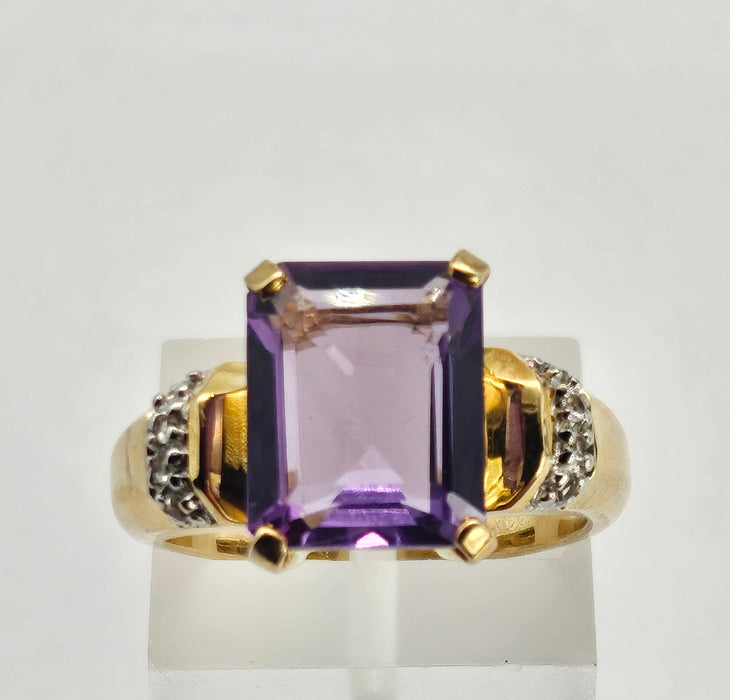 6337 Vintage: 9ct Gold Large Emerald Cut Amethyst Glacier Topaz Cocktail Ring