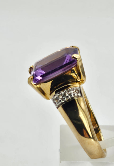 6337 Vintage: 9ct Gold Large Emerald Cut Amethyst Glacier Topaz Cocktail Ring