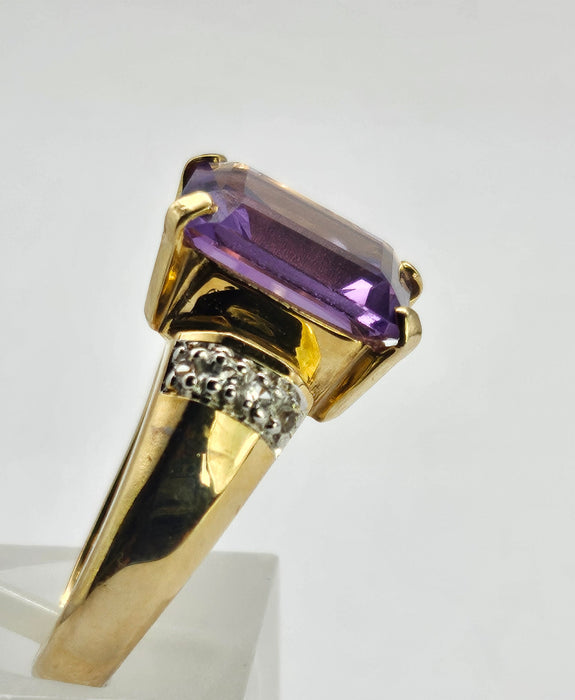 6337 Vintage: 9ct Gold Large Emerald Cut Amethyst Glacier Topaz Cocktail Ring