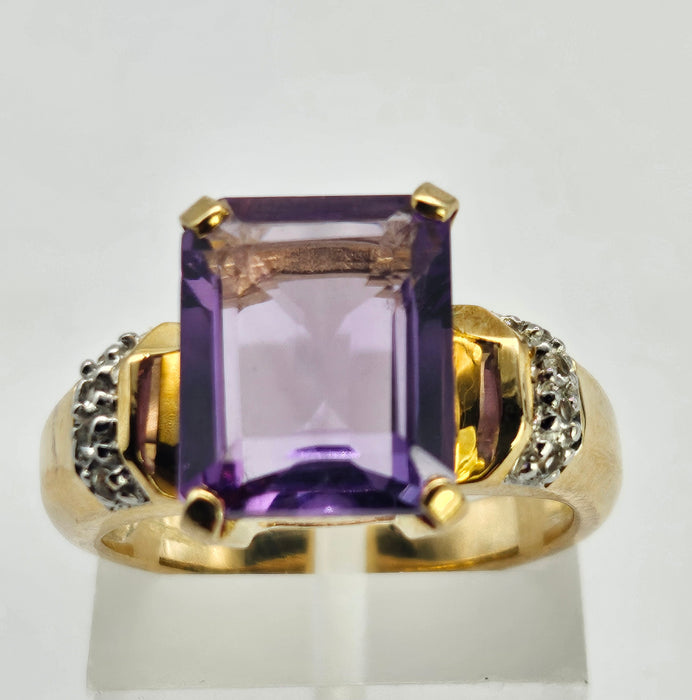 6337 Vintage: 9ct Gold Large Emerald Cut Amethyst Glacier Topaz Cocktail Ring