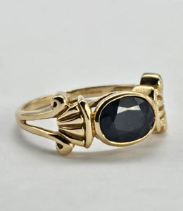 1323: Vintage: 9ct Gold Australian Blue Sapphire Art Deco Style Ring