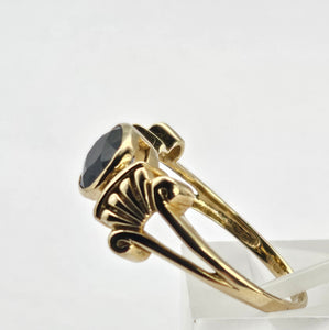 1323: Vintage: 9ct Gold Australian Blue Sapphire Art Deco Style Ring