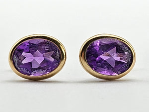 1332:Vintage: 9ct Gold Purple Amethyst Stud Earrings