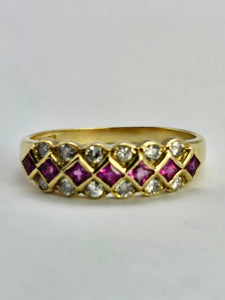 0954: Vintage: 18ct Gold 7 Rich Red Rubies 12 Diamonds Geometric Set Stacker/Dress Ring- exquisite