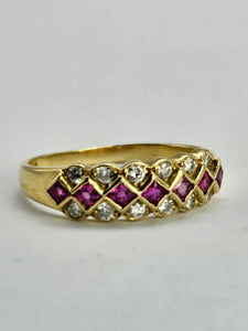 0954: Vintage: 18ct Gold 7 Rich Red Rubies 12 Diamonds Geometric Set Stacker/Dress Ring- exquisite