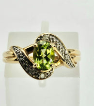 Load image into Gallery viewer, 0986: Vintage: 9ct Gold Illusion Set Peridot Diamonds Dress Ring- eclectic beauty.
