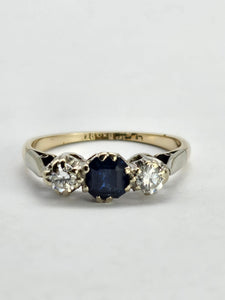 1017: Vintage/Antique: 18ct Gold Platinum Set Blue Sapphire (0.65ct) Diamonds (0.30ct) Ring