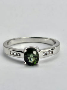 1299: Vintage: 9ct White Gold Tsavorite (Green Garnet) Sapphires Dress Ring- crisp, clean, eye candy.