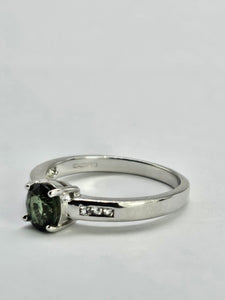 1299: Vintage: 9ct White Gold Tsavorite (Green Garnet) Sapphires Dress Ring- crisp, clean, eye candy.