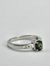 Load image into Gallery viewer, 1299: Vintage: 9ct White Gold Tsavorite (Green Garnet) Sapphires Dress Ring- crisp, clean, eye candy.
