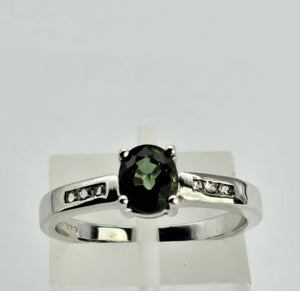 1299: Vintage: 9ct White Gold Tsavorite (Green Garnet) Sapphires Dress Ring- crisp, clean, eye candy.