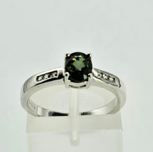 Load image into Gallery viewer, 1299: Vintage: 9ct White Gold Tsavorite (Green Garnet) Sapphires Dress Ring- crisp, clean, eye candy.
