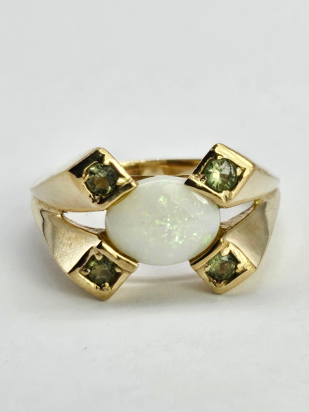 1301: Vintage: 9ct Gold Cabochon White Opal Peridot Cocktail Ring- Lovely symmetry