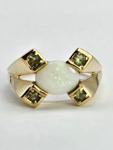 1301: Vintage: 9ct Gold Cabochon White Opal Peridot Cocktail Ring- Lovely symmetry