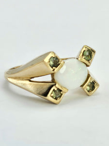 1301: Vintage: 9ct Gold Cabochon White Opal Peridot Cocktail Ring- Lovely symmetry