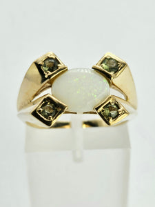 1301: Vintage: 9ct Gold Cabochon White Opal Peridot Cocktail Ring- Lovely symmetry