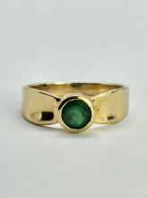 Load image into Gallery viewer, 1303: Vintage: 9ct Gold Round Cut Emerald Solitaire Ring- a beauty
