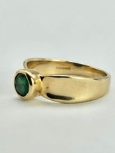 Load image into Gallery viewer, 1303: Vintage: 9ct Gold Round Cut Emerald Solitaire Ring- a beauty
