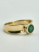 Load image into Gallery viewer, 1303: Vintage: 9ct Gold Round Cut Emerald Solitaire Ring- a beauty
